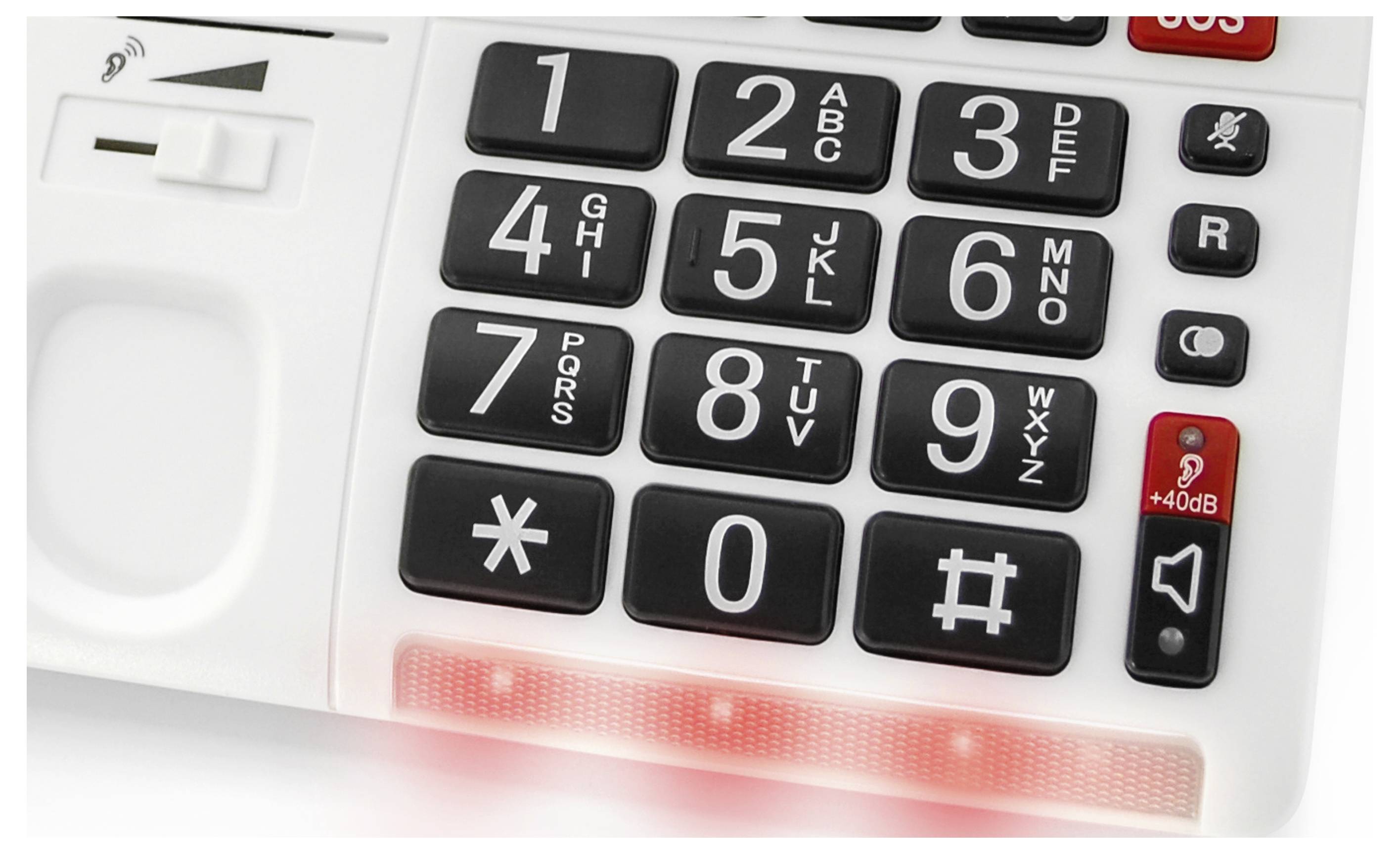 Telefon s velkými tlačítky a výrazně zobrazenými čísly, vhodný pro lidi se zrakovým postižením. Obsahuje regulátor hlasitosti a symbol pro naslouchátka.