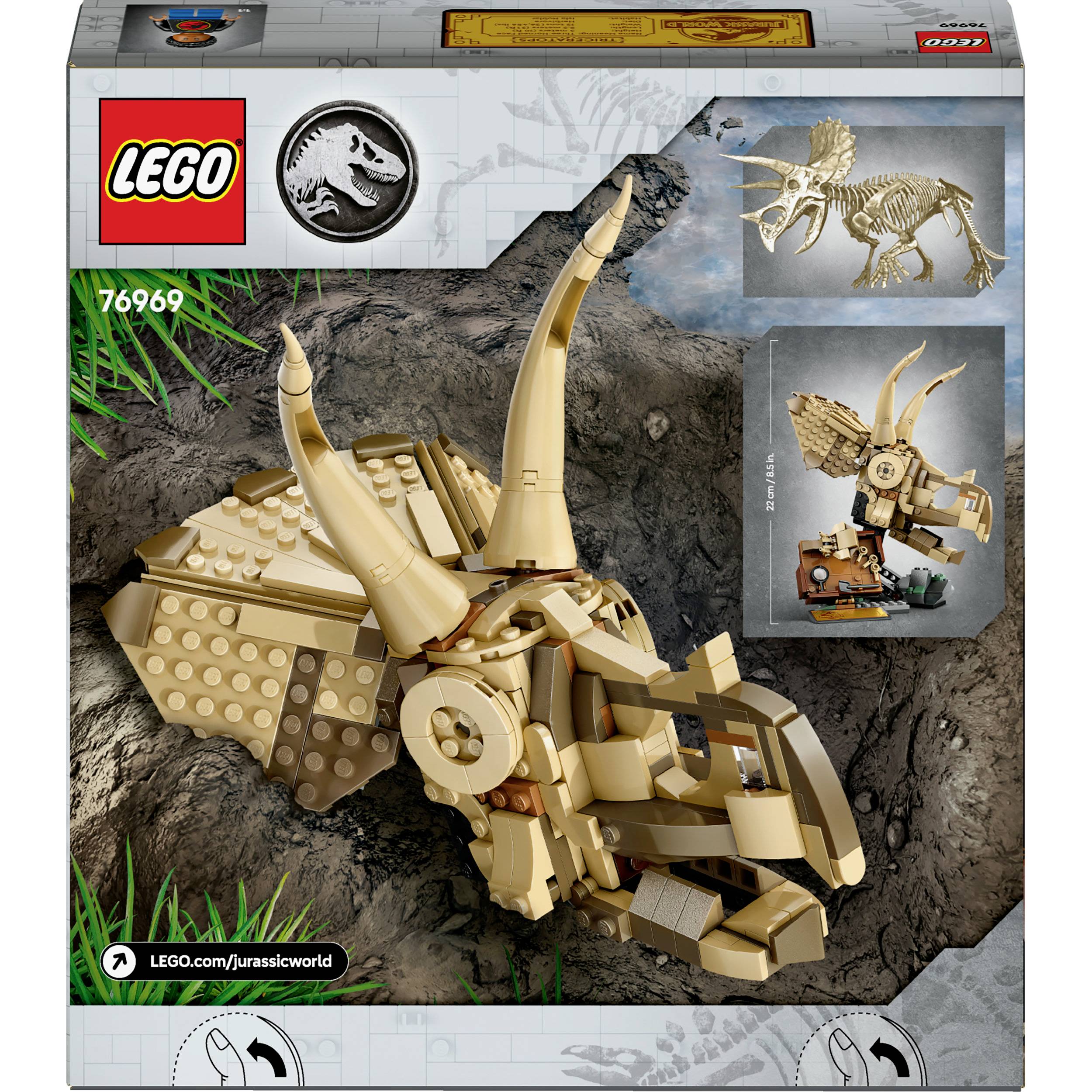 LEGO sada z Jurského světa: Fosilie replik Triceratopse, kompletně vyrobená z béžových LEGO kostek s detailními rohy.