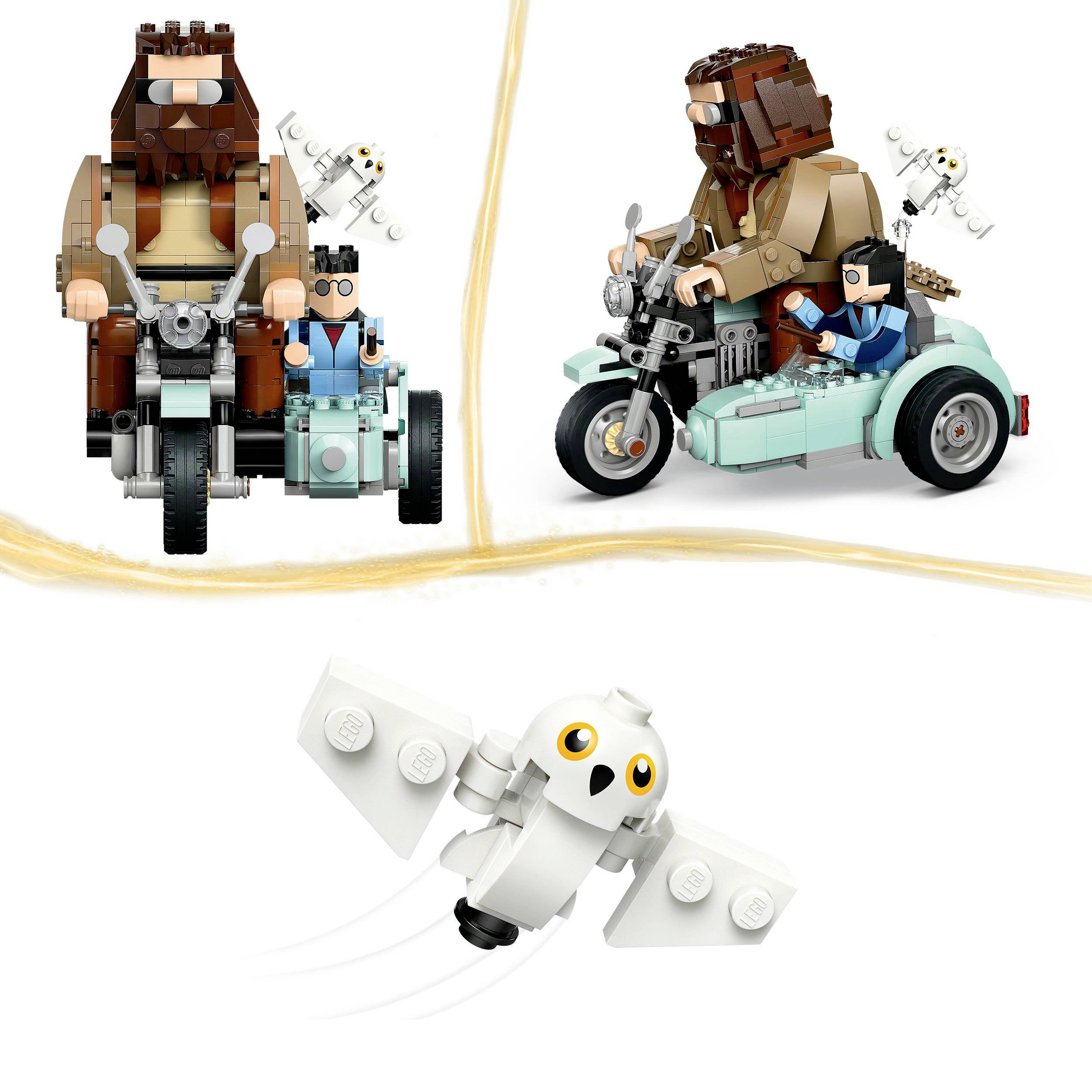 Figurky LEGO zobrazující muže s vousy na motorce s postranním vozíkem, ve kterém sedí dítě. Malá bílá sova poletuje vedle.