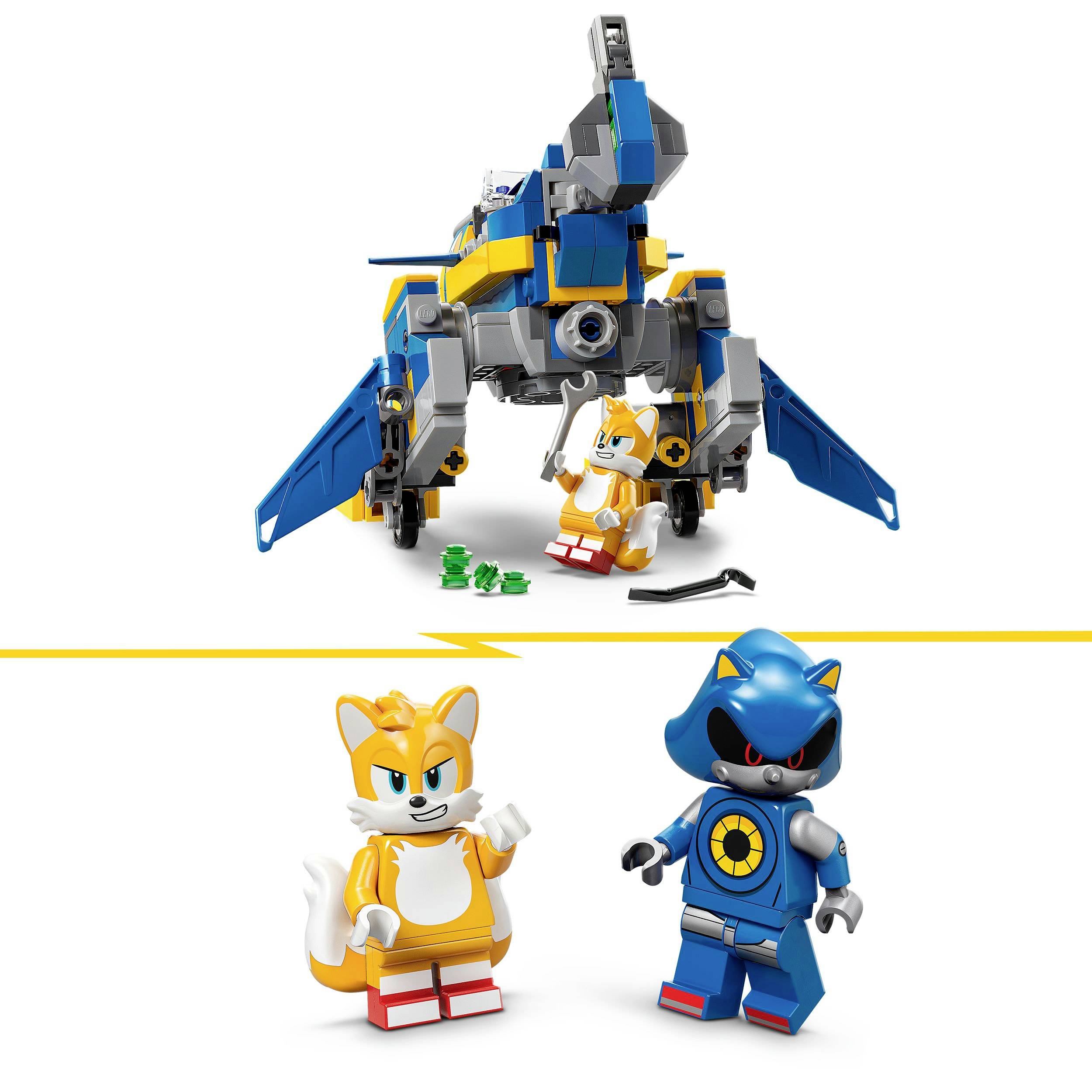 Dvě lego figurky, jedna oranžovo-bílá kočka a jedna modro-černá robotická postava, před modrým vesmírným modulem.