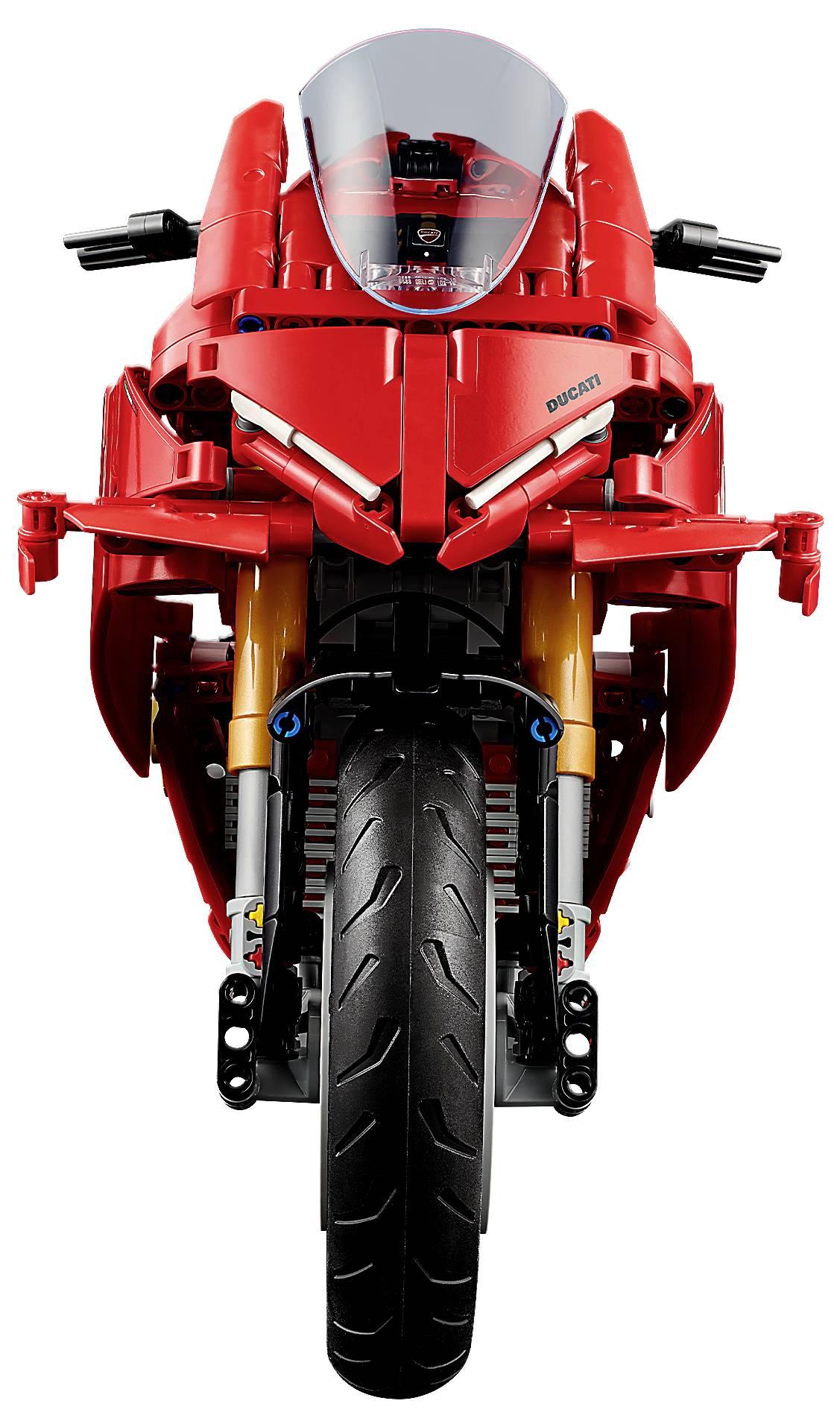Červený model motocyklu složený z plastových stavebních dílků, pohled zepředu. Má realistické detaily jako jsou pneumatiky a řídítka.