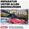 Muž pádluje v kajaku na řece. Text nahoře: 'Oprava za všech podmínek'. Dole: 'Za mokra a pod vodou. Odolné vůči UV záření a teplotním změnám'.