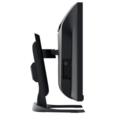 Černý počítačový monitor pohledem z boku zobrazuje dva USB porty a jeden port pro sluchátka na zadní straně.