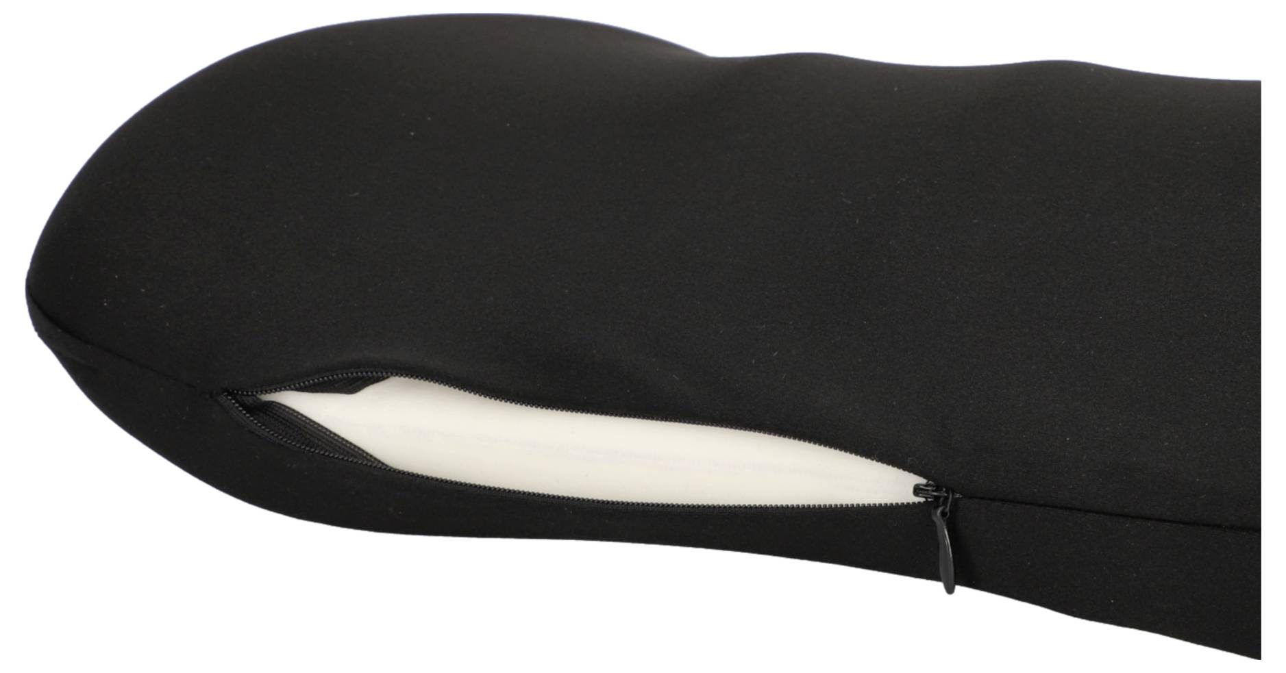 Černý krční polštář s otevřeným zipovým potahem, který odhaluje vnitřní pěnové jádro. Ideální pro pohodlí a podporu krční páteře.