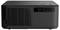 Černý projektor s větracími otvory na levé straně. Na pravé straně se nacházejí porty HDMI, USB, USB-C a AV.