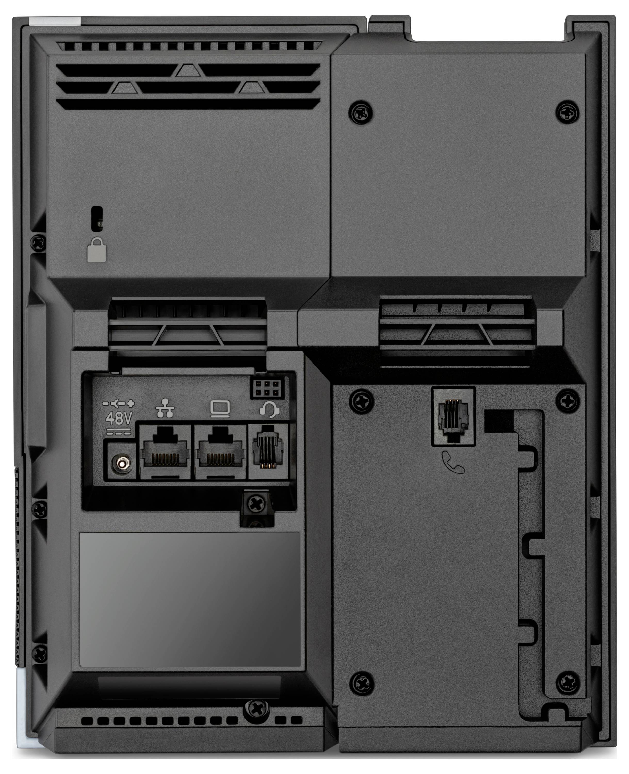 Zadní strana elektronického zařízení s několika porty: tři ethernetové konektory, dva napájecí vstupy, jeden šroubový otvor, uzavřený kryt prostoru.