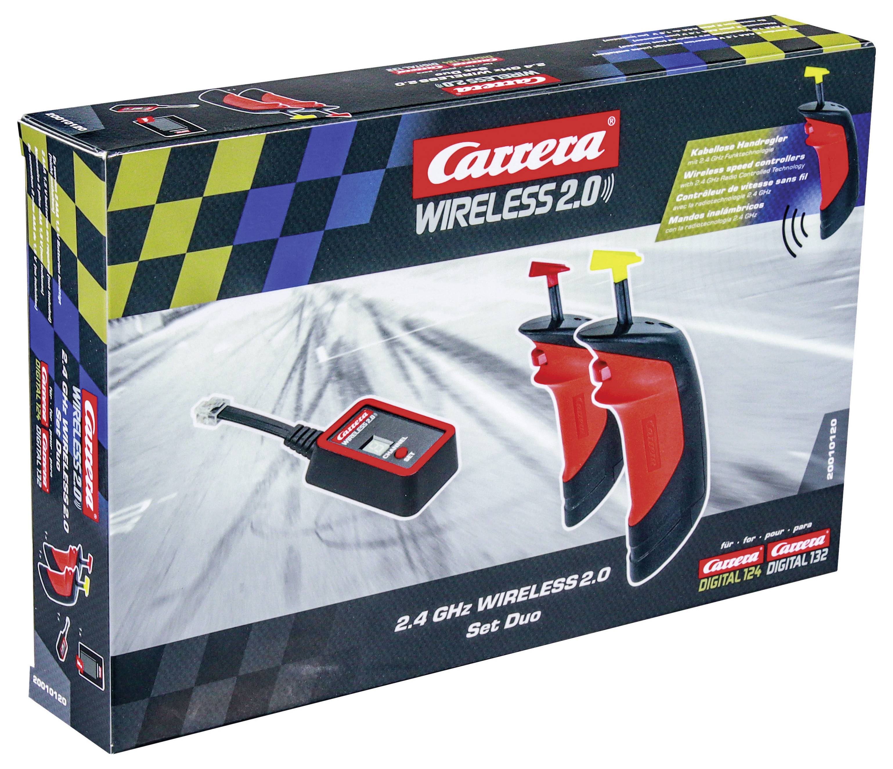 Carrera Wireless 2.0 Set Duo: Balení zobrazuje dva bezdrátové ovladače s nabíjecí stanicí pro Carrera autodráhy. Obsahuje upozornění na nabíjecí funkci.