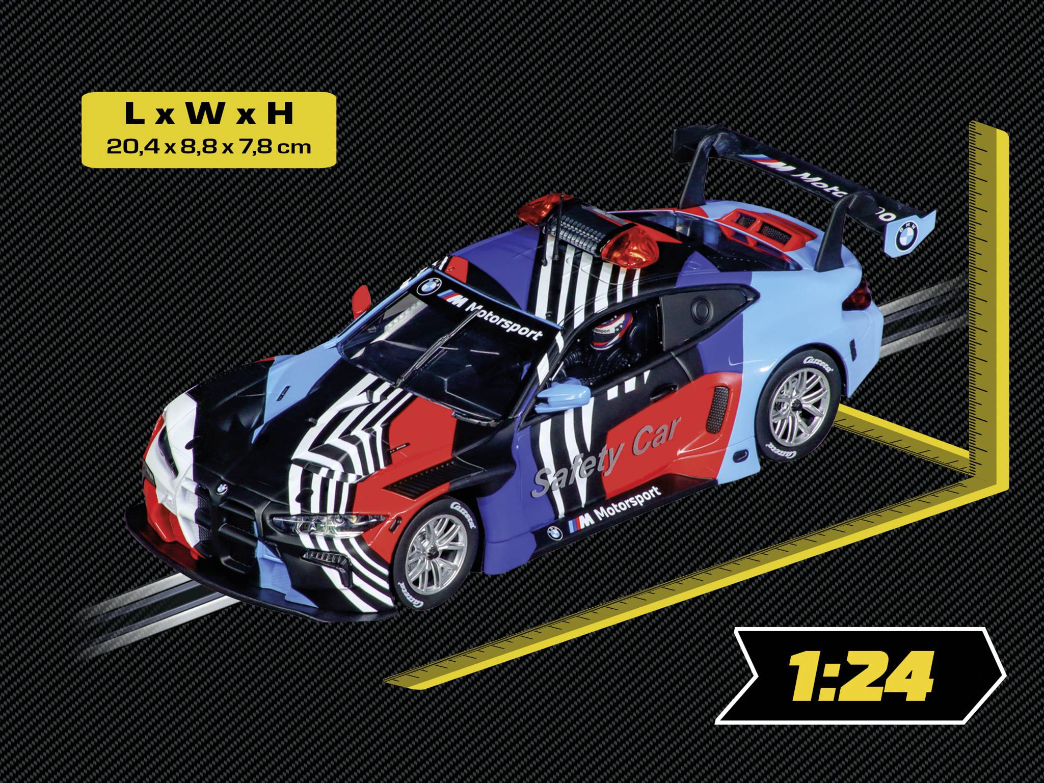 Model auta 1:24 barevného závodního vozu o rozměrech 20,4 x 8,8 x 7,8 cm, zobrazený v měřítku 1:24 na tmavém pozadí.