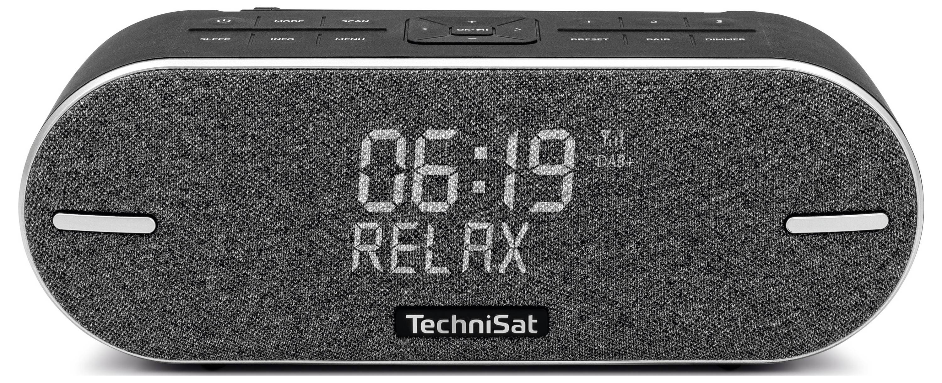 Digitální rádiobudík s látkovým potahem zobrazuje čas 06:19 a nápis 'RELAX' na displeji.