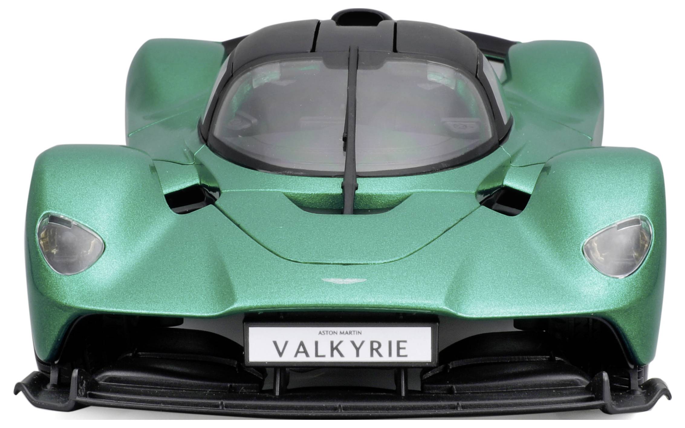Zelený sportovní vůz s uzavřenou karoserií a aerodynamickým designem, pohled zepředu. Poznávací značka s nápisem 'Valkyrie'.