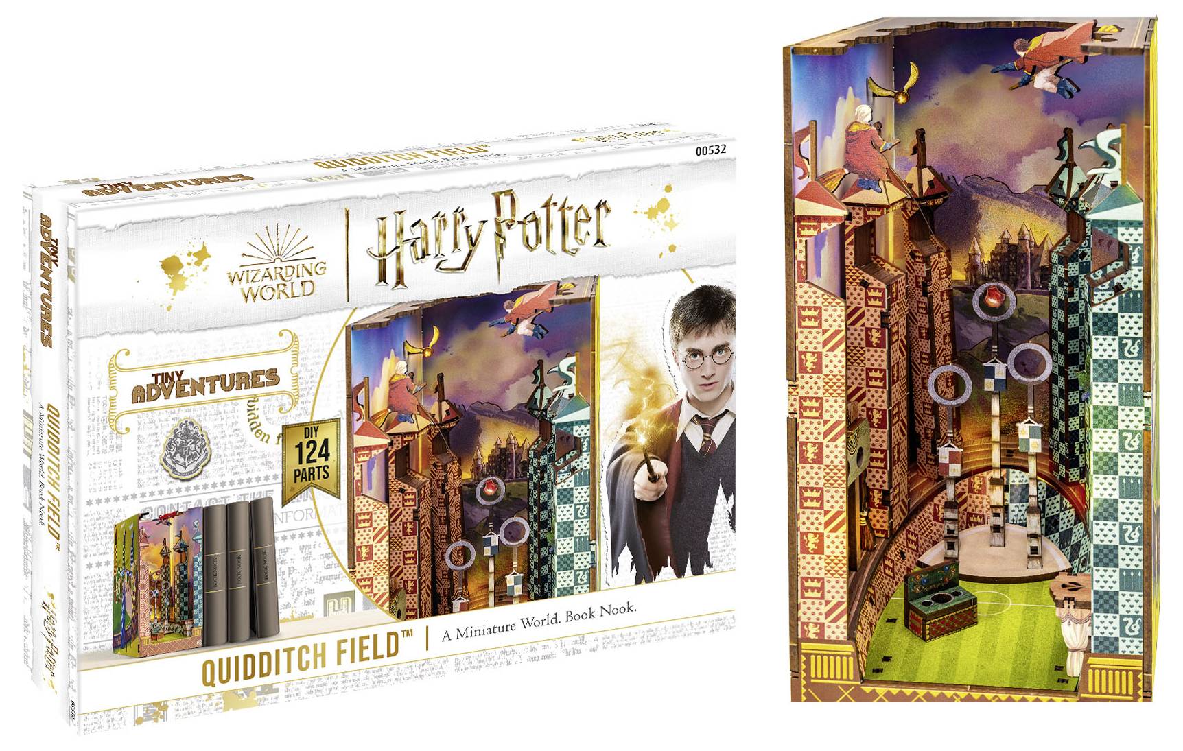 Knižní zarážka s motivem Harry Pottera s miniaturním hřištěm pro famfrpál, 124 dílků. Box zobrazuje Harryho Pottera, Bradavice a hotový dioramatický model.