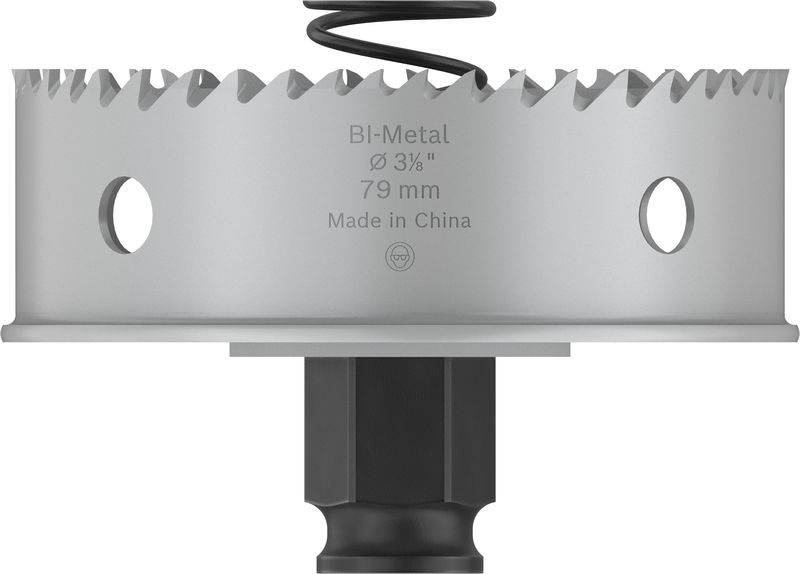 Vrtací koruna o průměru 79 mm, bi-metalová, vhodná pro řezání do dřeva, kovu nebo plastu. Nápis: 'Vyrobeno v Číně'.