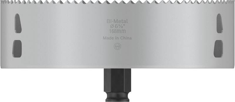 Kulatý kovový pilový list se zubaným okrajem, s nápisem: 'Bi-Metal 6 5/8" 168mm Made in China', namontovaný na černém držáku.