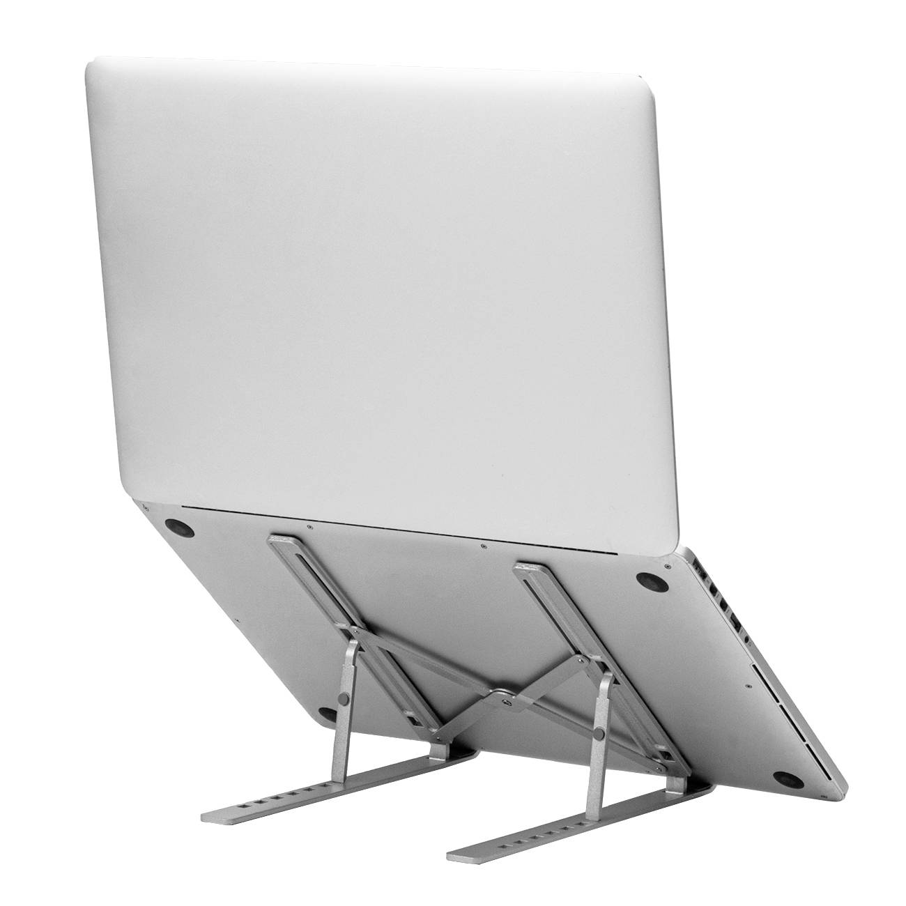Stříbrný notebook leží na nastavitelném šedém stojanu, který notebook zvedá a zlepšuje proudění vzduchu pod ním.