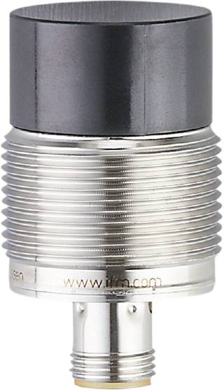 Válcový kovový senzor s drážkami a nápisem 'www.ifm.com'.