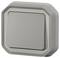 Šedý, čtvercový nástěnný spínač se zkoseným rohy. Vhodný pro použití ve venkovních prostorách díky stupni krytí IP55.