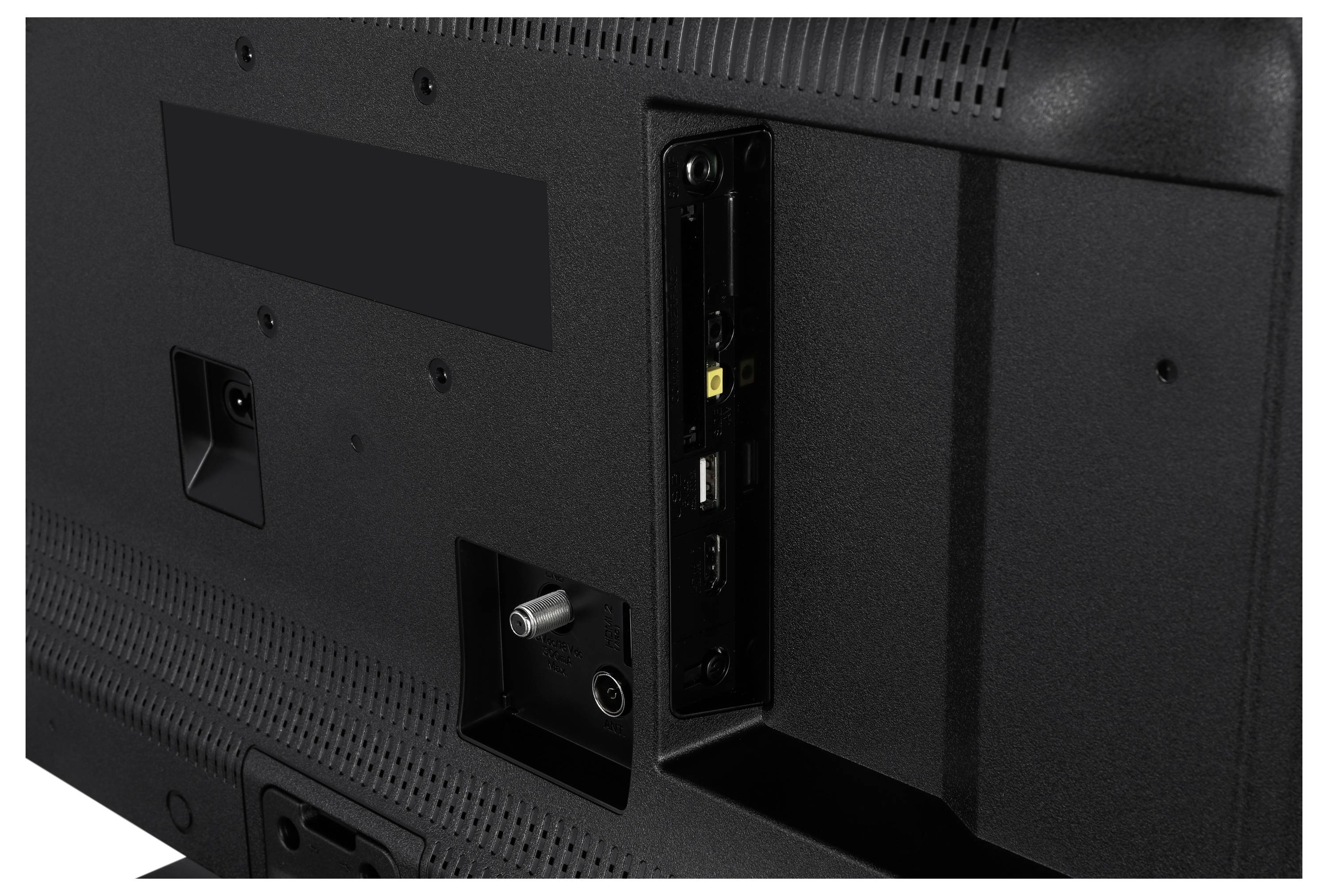 Pohled zezadu na televizor s viditelnými přípojkami, včetně HDMI, USB a koaxiálního vstupu.