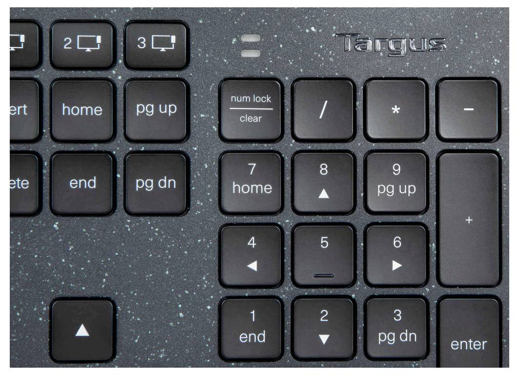 Klávesnice s numerickou klávesnicí, viditelné klávesy Home, Page Up, Page Down a šipkové klávesy. Značka je 'Targus'. Num Lock je aktivní.