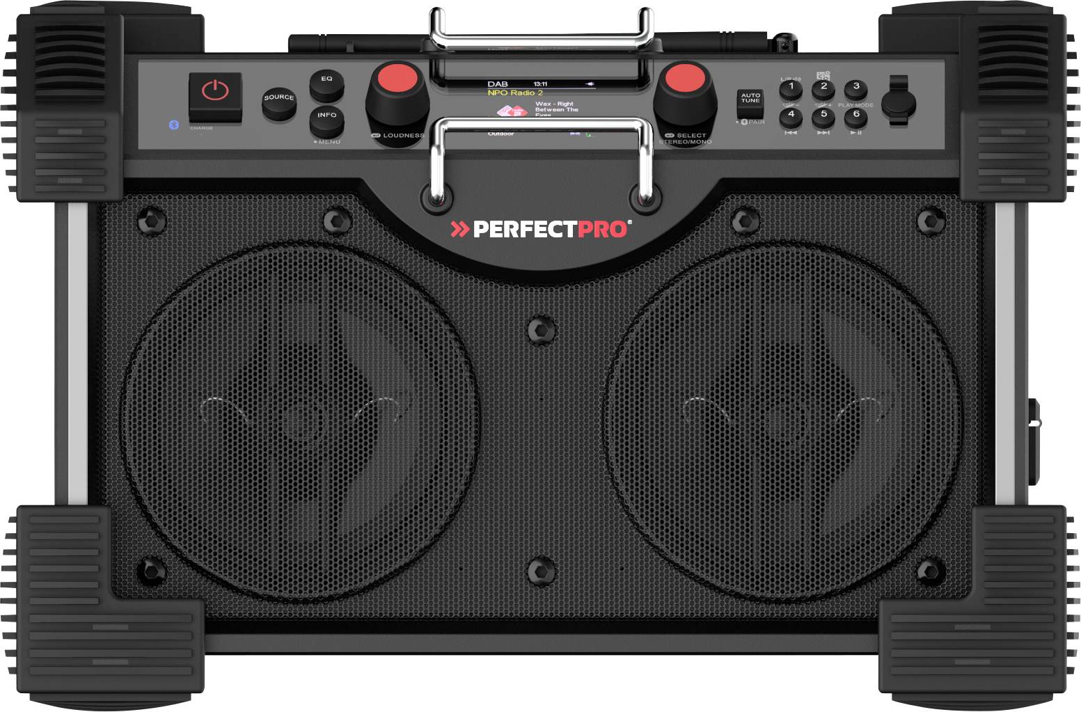 Robustní přenosný rádio se dvěma velkými reproduktory, praktickou rukojetí a ovládacími prvky na horní straně; vhodné pro staveniště.