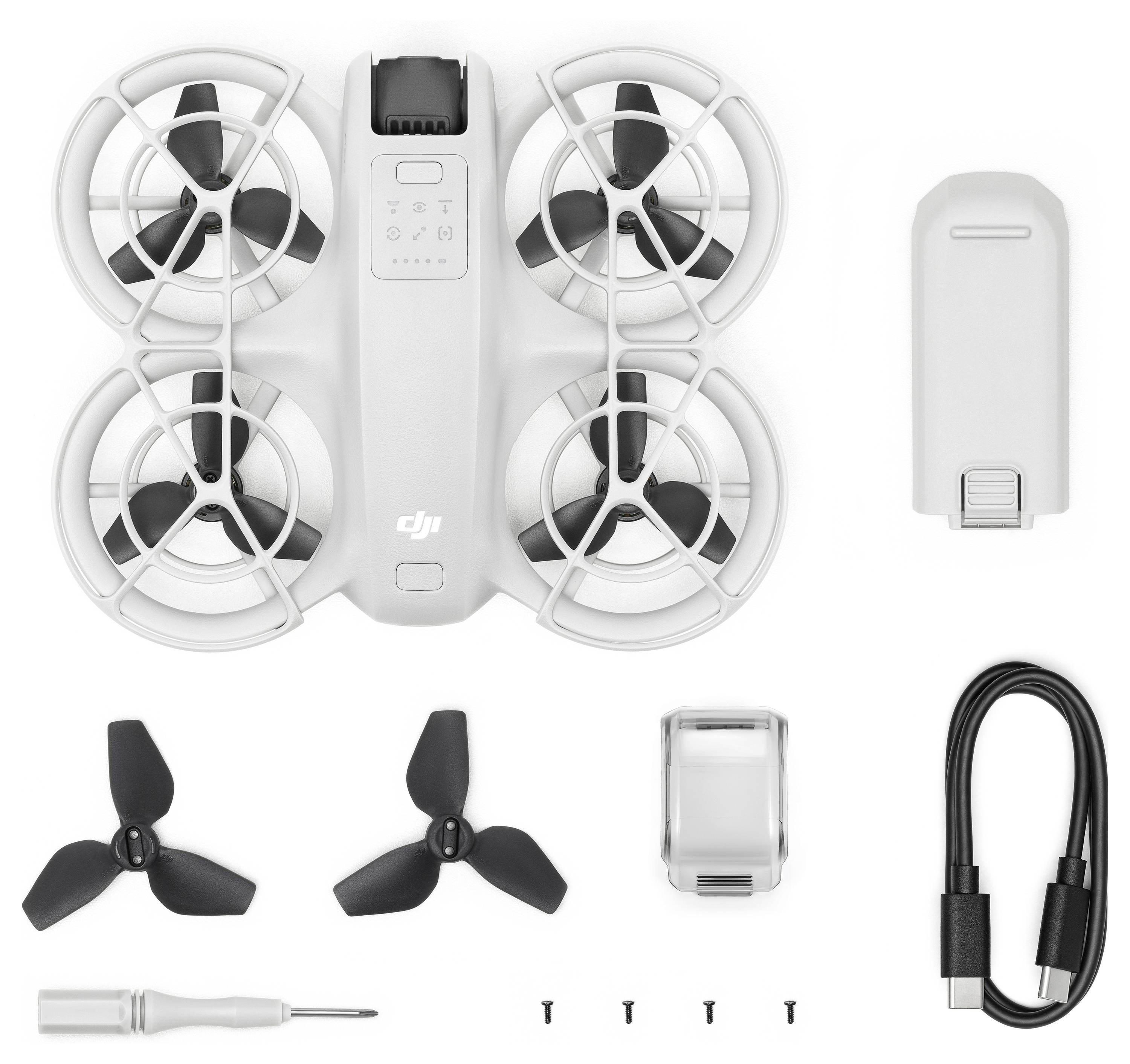 Malý dron se čtyřmi vrtulemi, náhradní vrtule, baterie, šroubovák, šrouby a nabíjecí kabel.