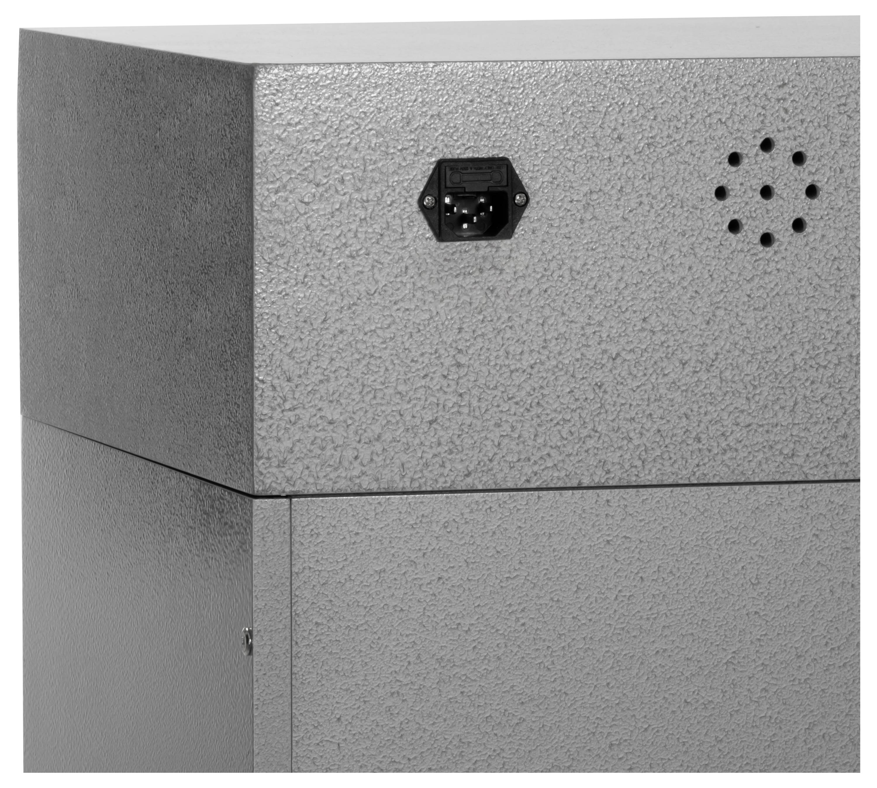 Šedý, hranatý kovový box s kruhovým otvorem a obdélníkovým připojením na horní straně.