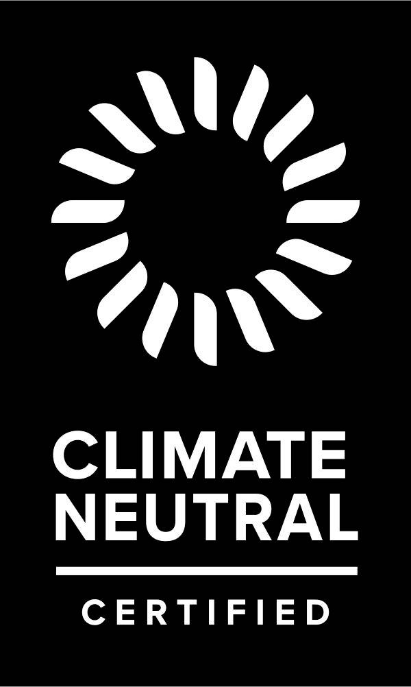 Obrázek zobrazuje logo s kruhovým vzorem a nápisem 'Climate Neutral Certified' na černém pozadí.