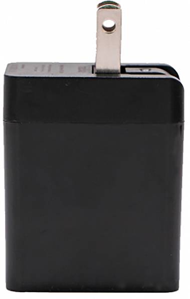 Černá plastová USB nabíječka se dvěma plochými kovovými kolíky nahoře.