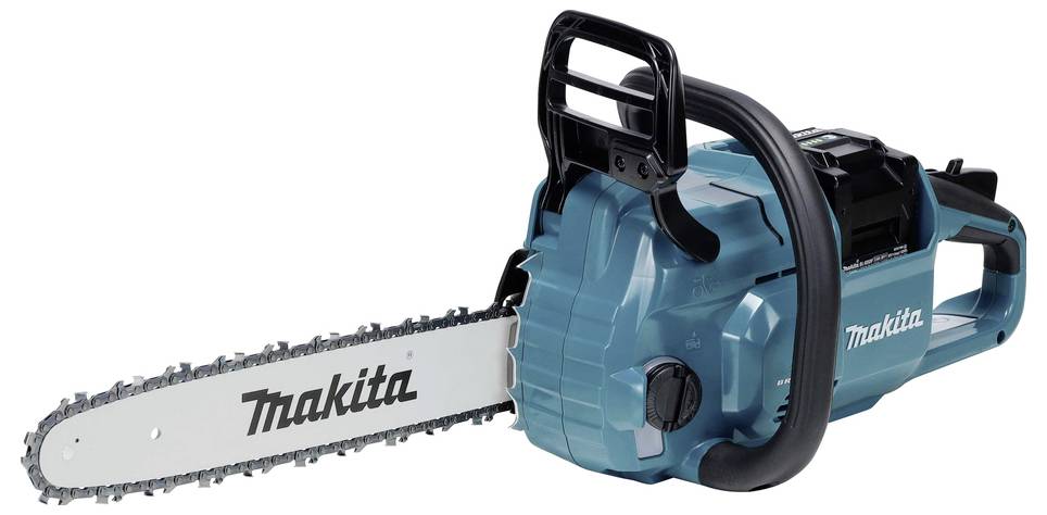 Modrá akumulátorová řetězová pila značky Makita, položená, s viditelným řetězem a ergonomickou rukojetí.