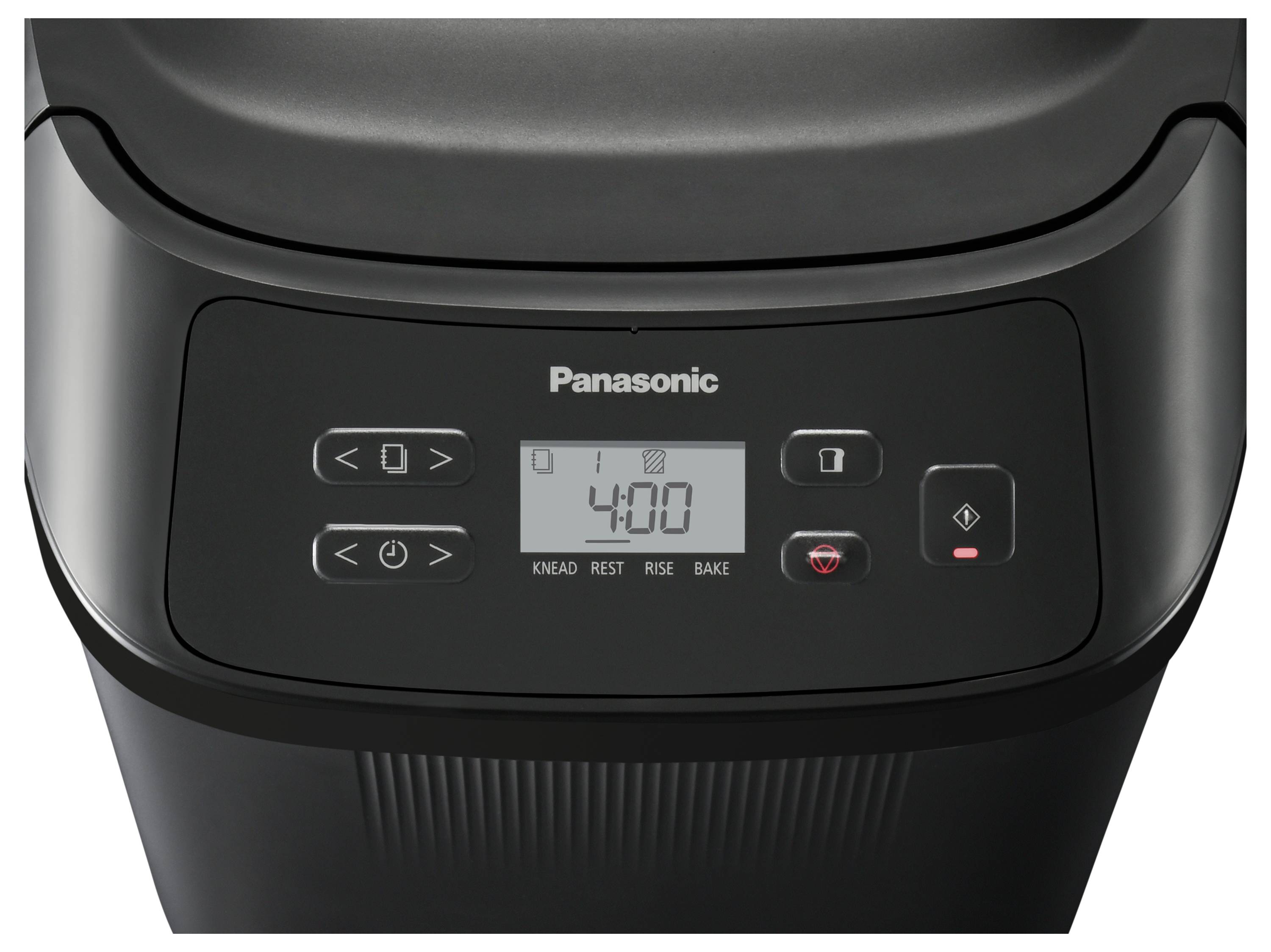 Černý pekař od Panasonicu s digitálním displejem, na kterém je zobrazeno '4:00'. Ovládací prvky pro hnětení, odpočinek, kynutí a pečení.
