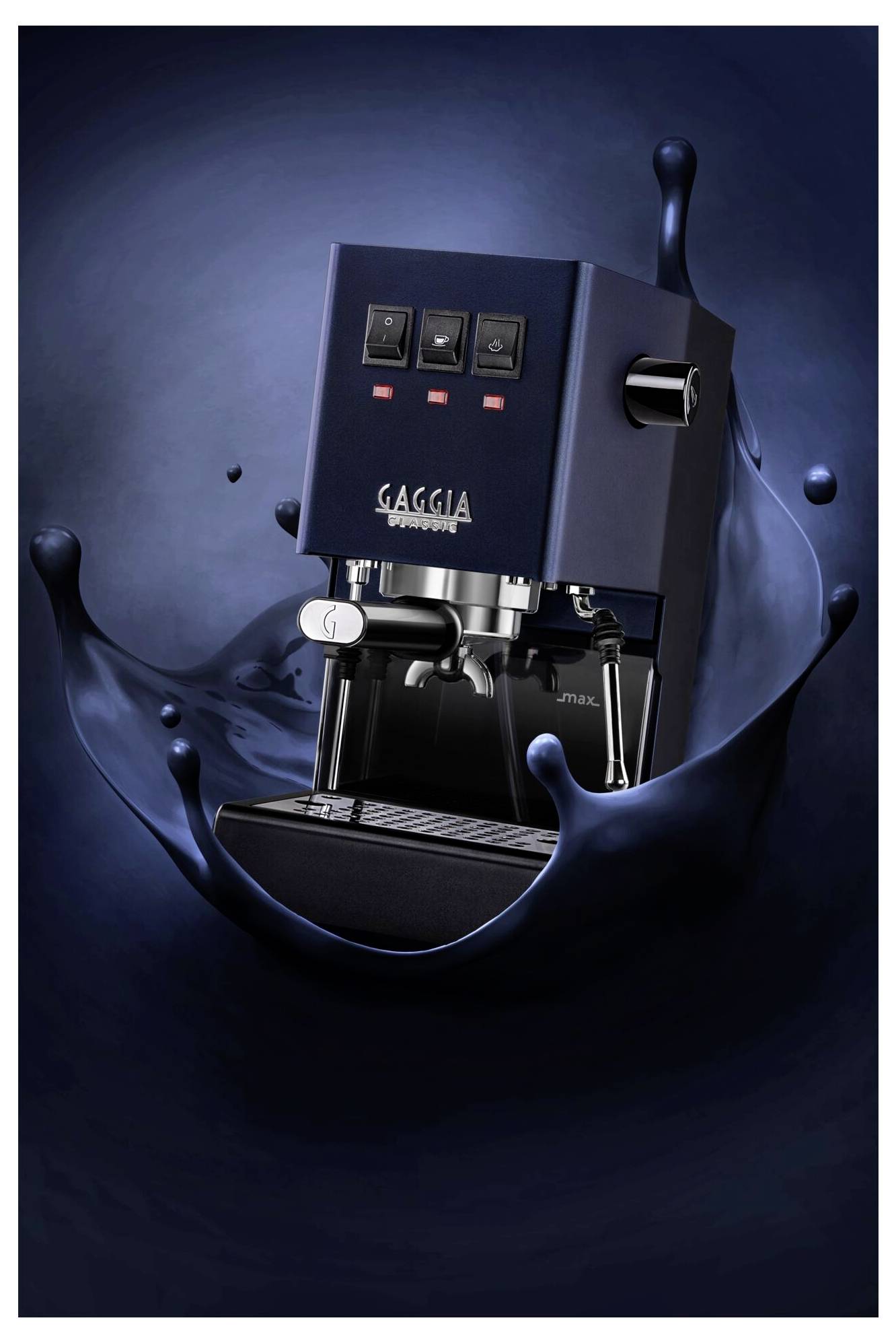 Espresso kávovar v tmavém, stylovém designu, obklopený stříkající vodou; viditelný název značky 'Gaggia', důraz na eleganci.