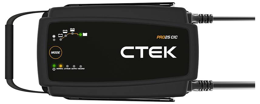CTEK PRO25 CIC nabíječ baterií, zobrazuje LED indikátory pro režim, nabíjení a poruchy, vhodný pro 12V autobaterie.