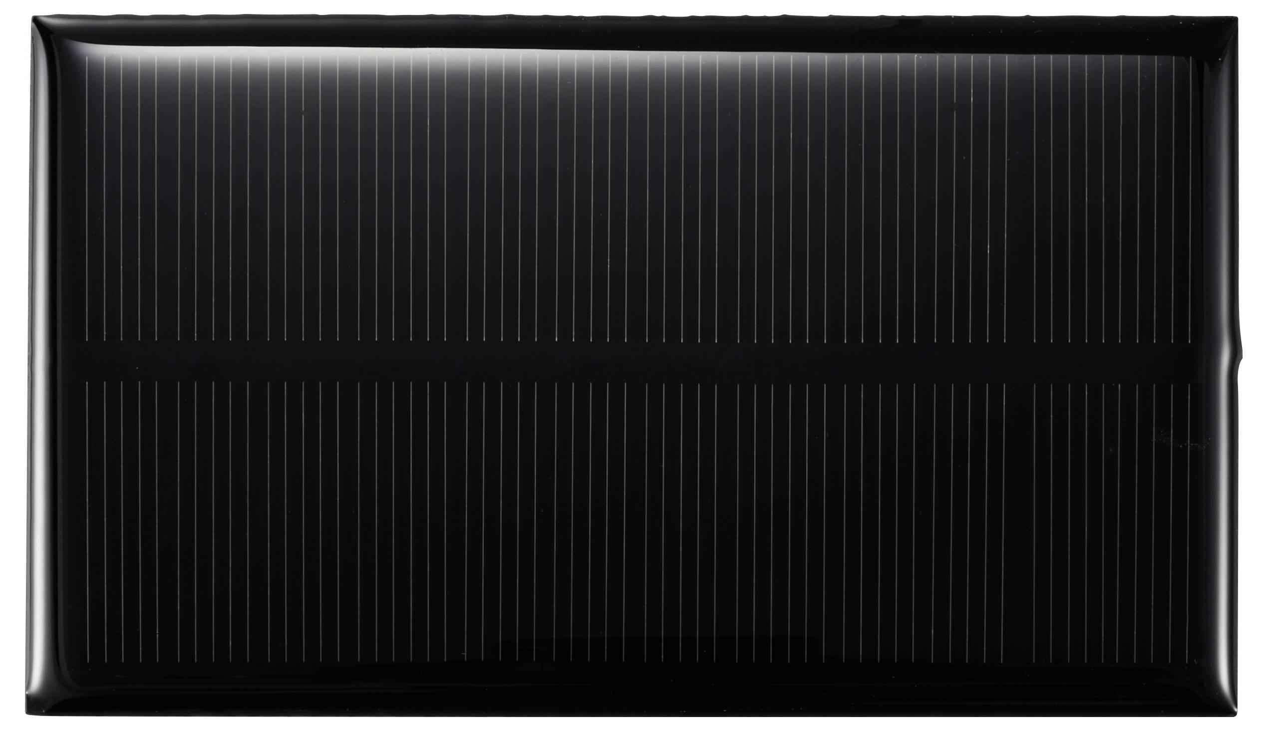 Černý solární panel s tenkými vertikálními liniemi na černém pozadí. Primárně využíván k výrobě energie.