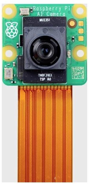 Raspberry Pi kamerový modul s širokým oranžovým kabelem vedoucím dolů. Nahoře jsou viditelné malé elektrické obvody.
