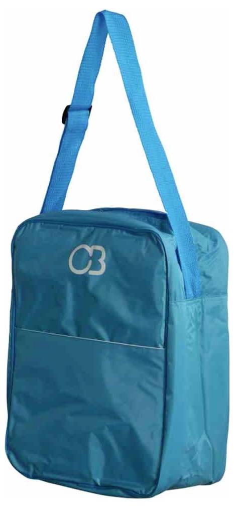 Tyrkysová crossbody kabelka s dlouhým nastavitelným popruhem. Přední strana je zdobena bílým logem a má našitou kapsu.