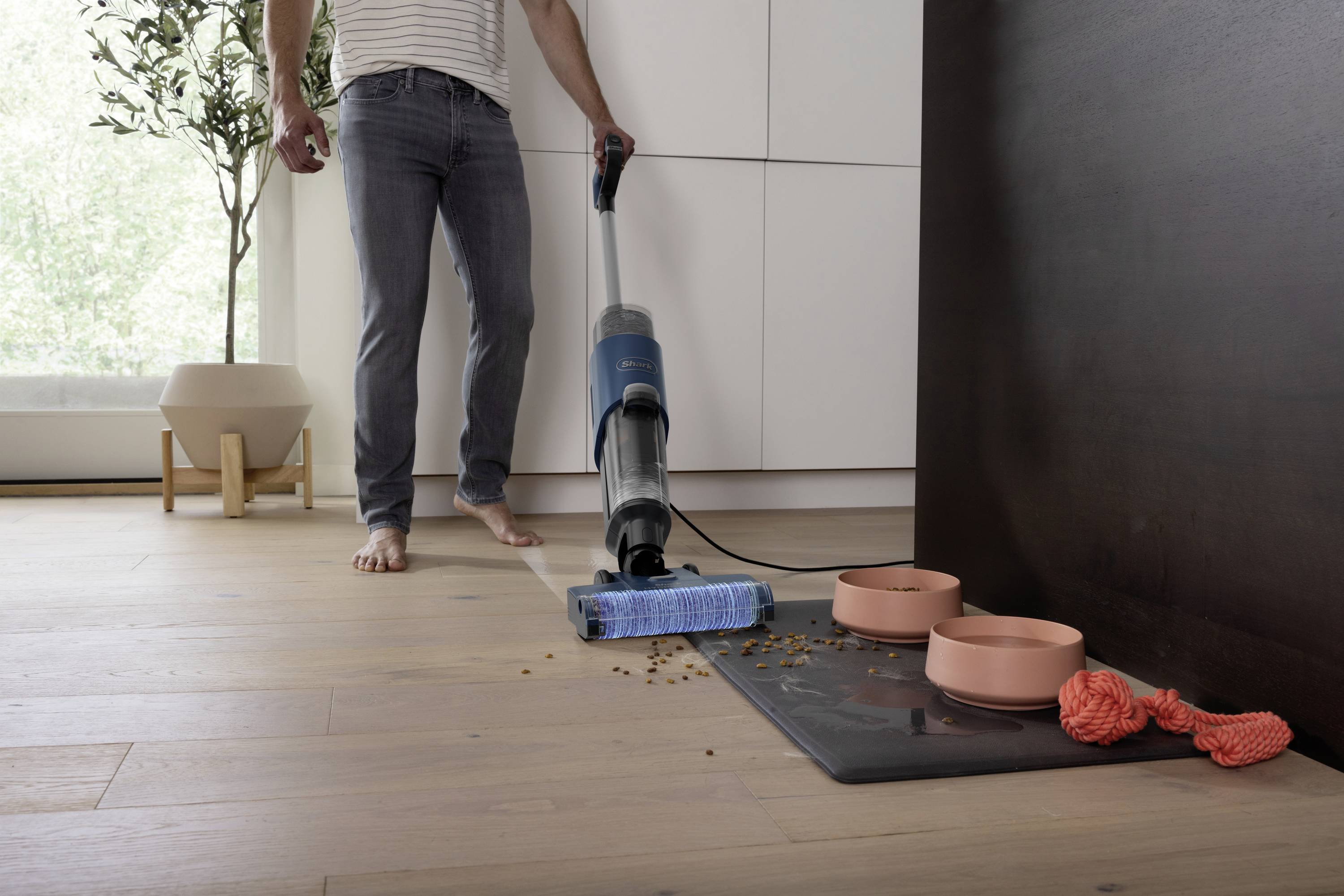 Shark Hydrovac WD100EU mokrý/suchý vysavač 0.5 l funkce stojanu, odnímatelná nádrž na vodu-6