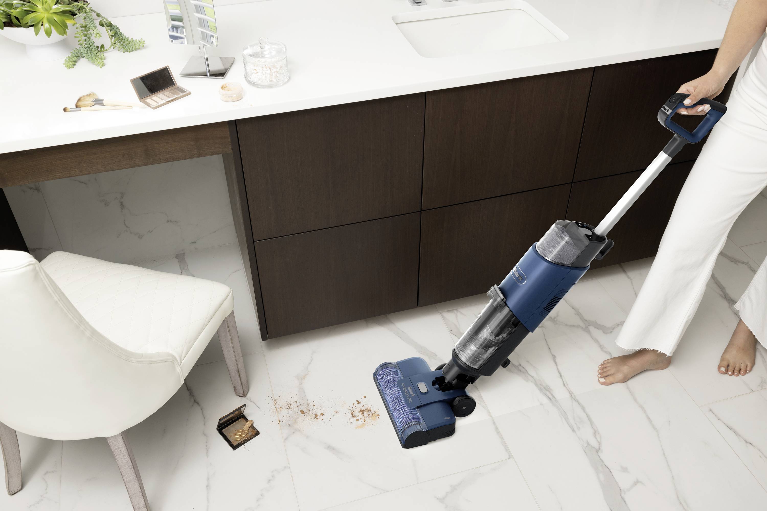 Shark Hydrovac WD100EU mokrý/suchý vysavač 0.5 l funkce stojanu, odnímatelná nádrž na vodu-10