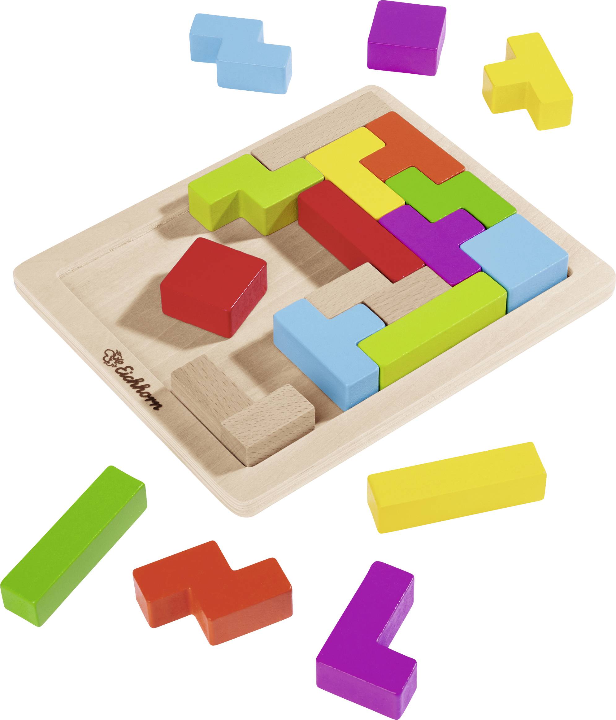 Dřevěné puzzle s barevnými bloky připomínajícími Tetris. Některé bloky leží na stole, zatímco jiné jsou umístěné v herní desce puzzle.