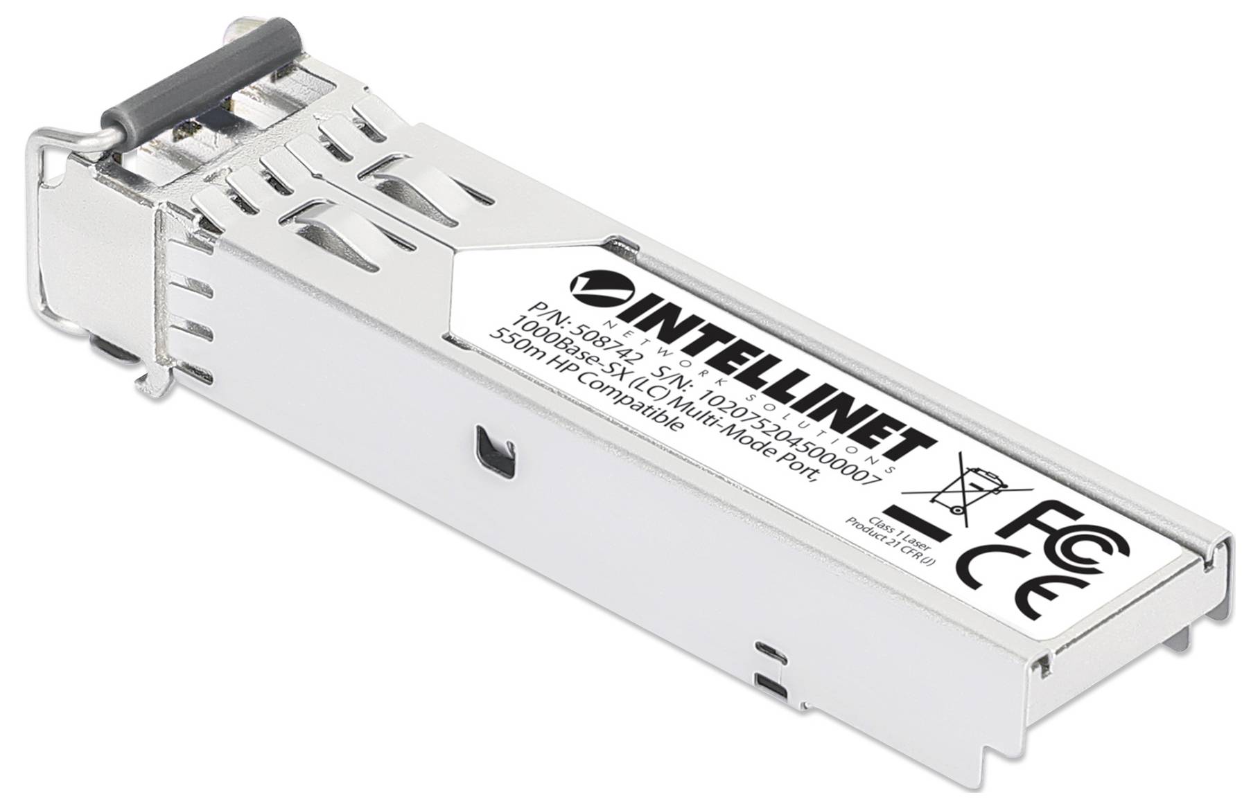 Stříbrný síťový transceiver Intellinet SFP s označeními pro dosah 550 m, přenosovou rychlostí 1,25 Gb/s a certifikacemi FCC a CE.