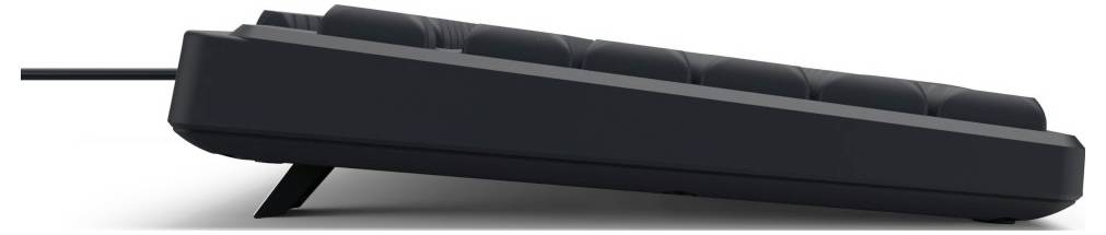 Černá mechanická klávesnice z bočního pohledu, s nakloněnou základnou pro ergonomické psaní.