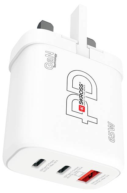 Bílá PD nabíječka se dvěma USB a jedním USB-C portem, 65W, označená nápisem 'GaN Technology' a logem Skross.