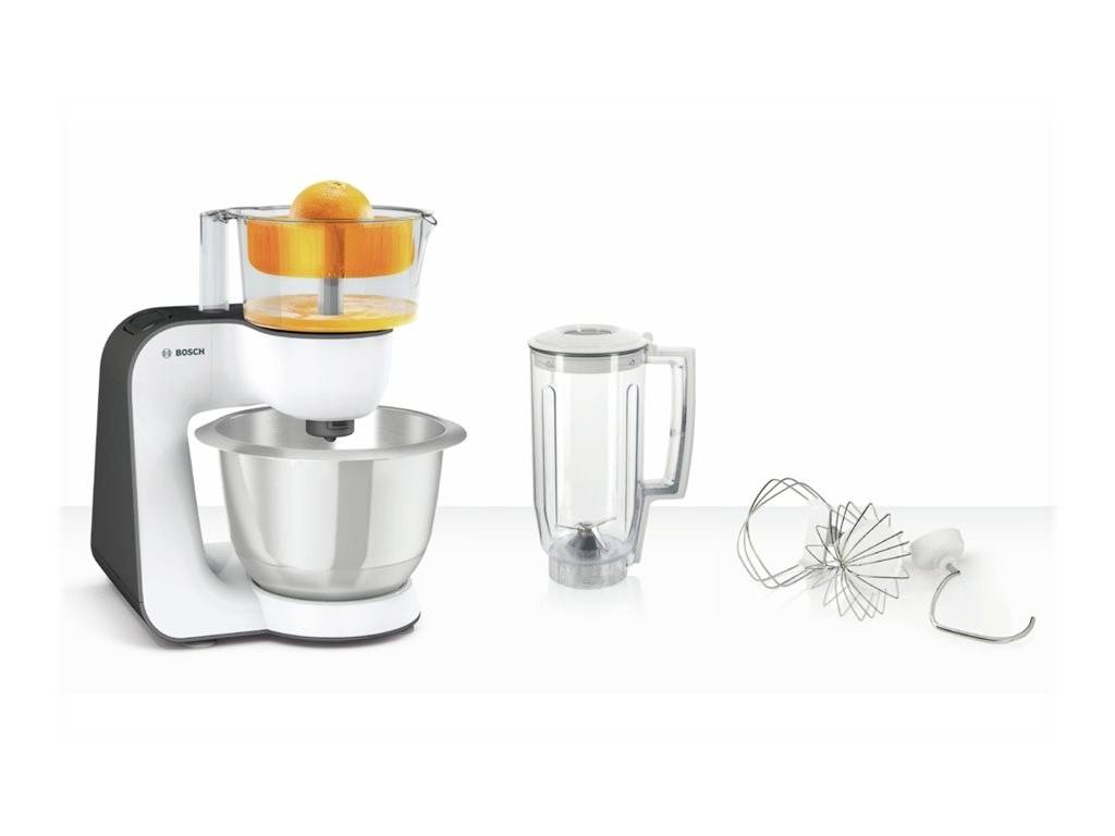 Kuchyňský robot s kovovým míchacím kotlíkem, citrusovým lisem a metličkovými nástavci, vedle kterého stojí mixovací nádoba.
