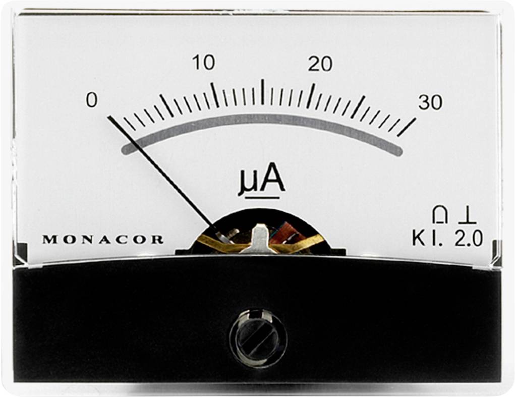 Analogový ampérmetr momentálně ukazuje proud nula mikroampér. Stupnice sahá až do 50 mikroampér.