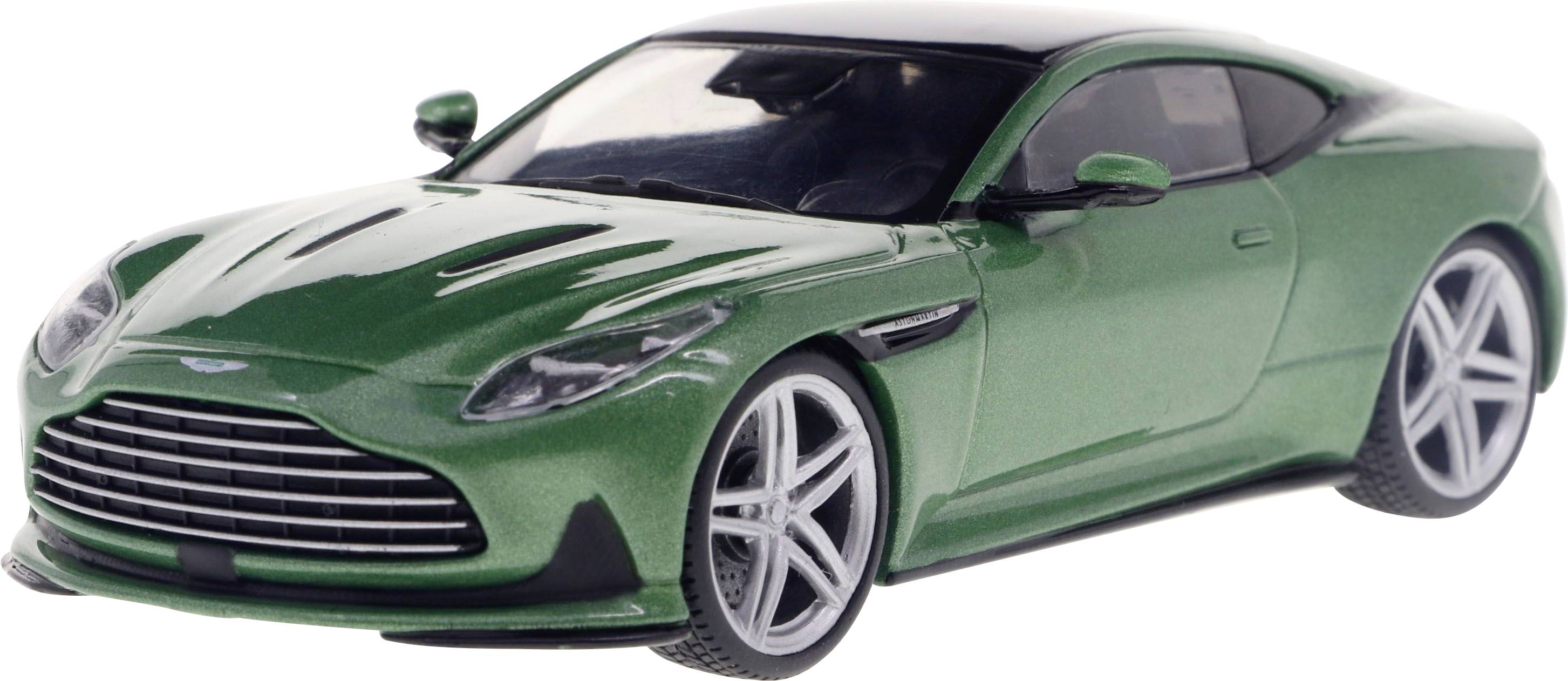 Zelené modelové auto sportovního kupé se lesklejší lakováním a aerodynamickým tvarem.