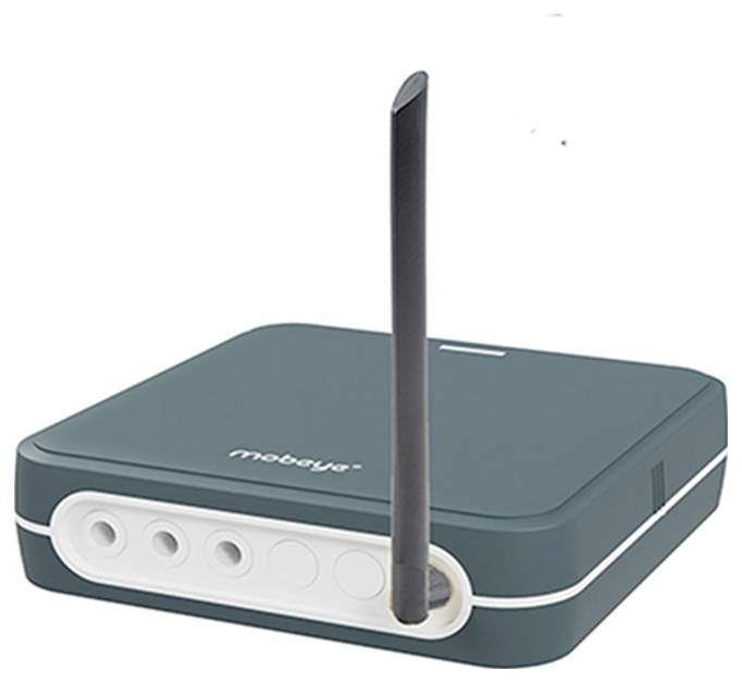 Tmavě zelený router se čtyřmi kruhovými tlačítky a vzpřímenou anténou. Na těle zařízení je nápis 'mobaye'.
