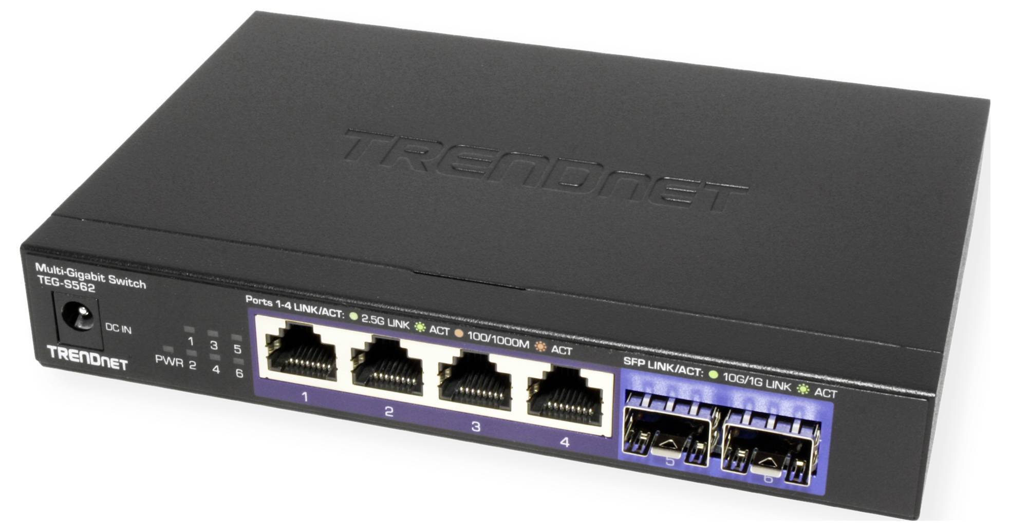 Černý síťový switch se čtyřmi ethernetovými porty a dvěma SFP porty. Porty jsou označené a mají LED indikátory.