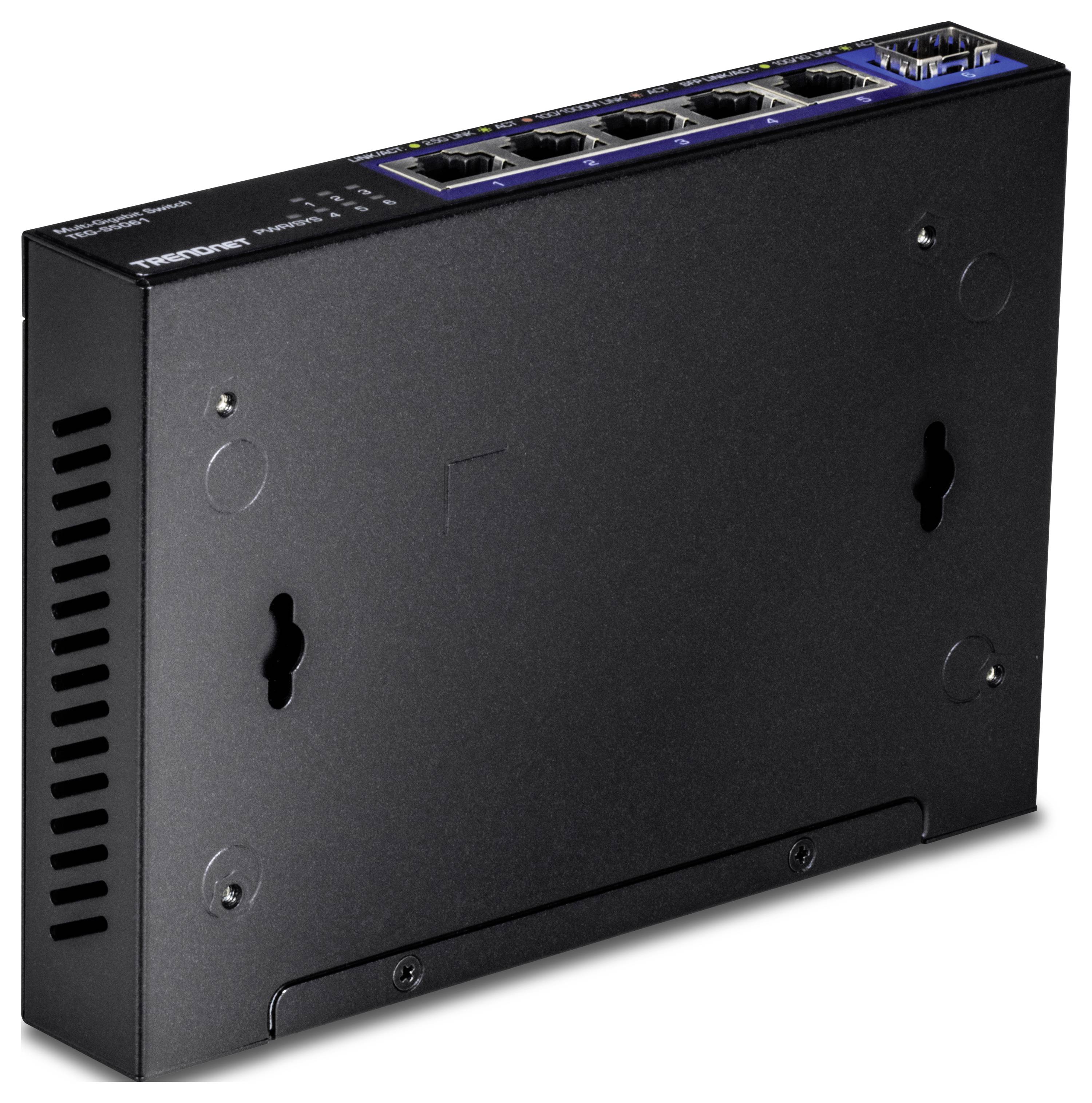 Bezpečnostní box se síťovými přípojkami, pohled zespodu; vhodný pro síťová zařízení. Viditelných pět ethernetových portů a upevňovacích bodů.