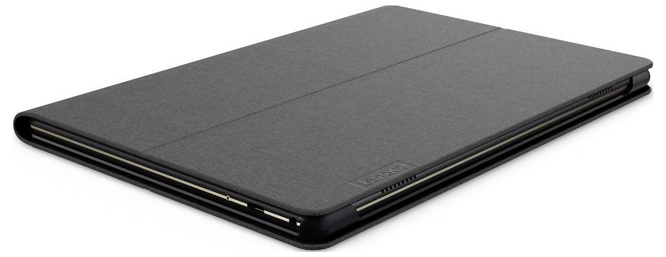 Zavřený černý obal na tablet, pohled z úhlu, který naznačuje ochranný kryt pro tablet nebo čtečku elektronických knih.