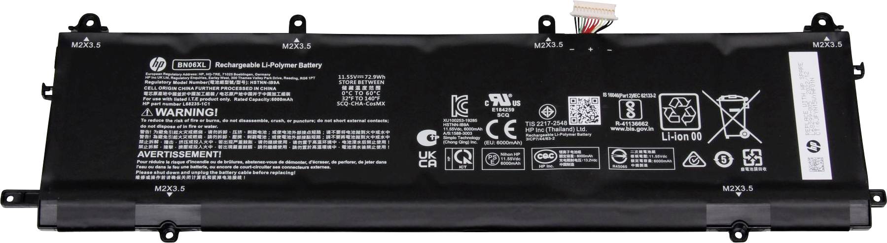 Notebook baterie s popisy a bezpečnostními pokyny, vyrobená společností HP. Černé pouzdro s několika certifikacemi a technickými údaji.