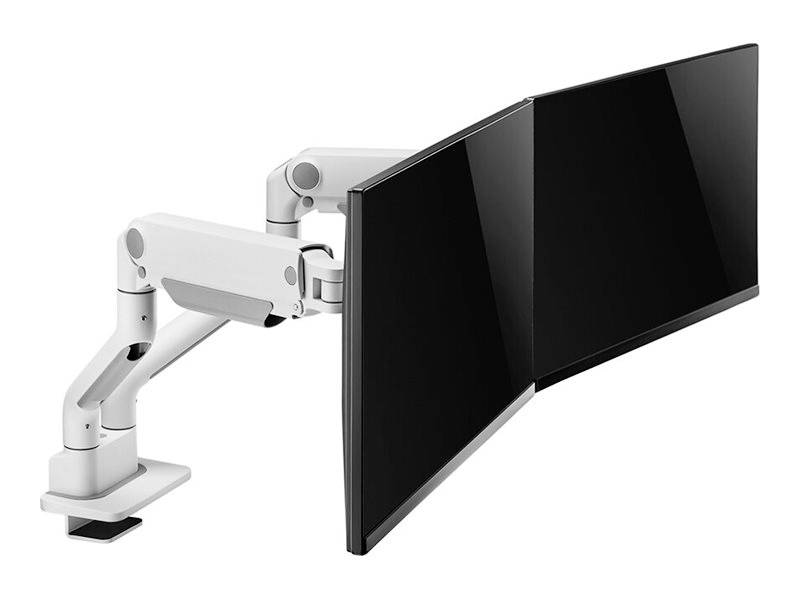 Dva černé počítačové monitory upevněné na bílém nastavitelném rameni monitoru na bílém pozadí.