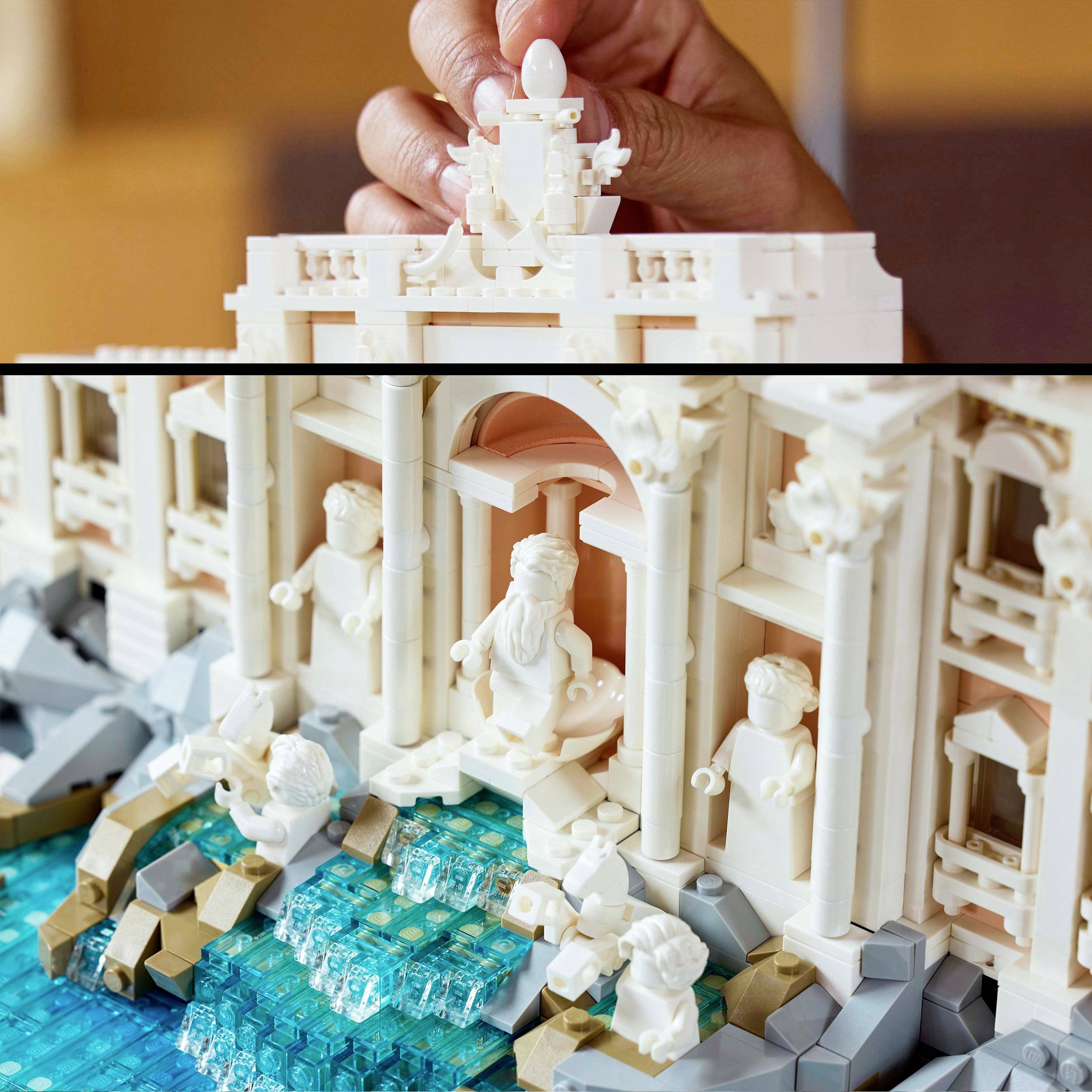 Detailní záběr modelu Fontány di Trevi z Lego kostek, zobrazující jemné detaily a modrou vlnu v bazénu.